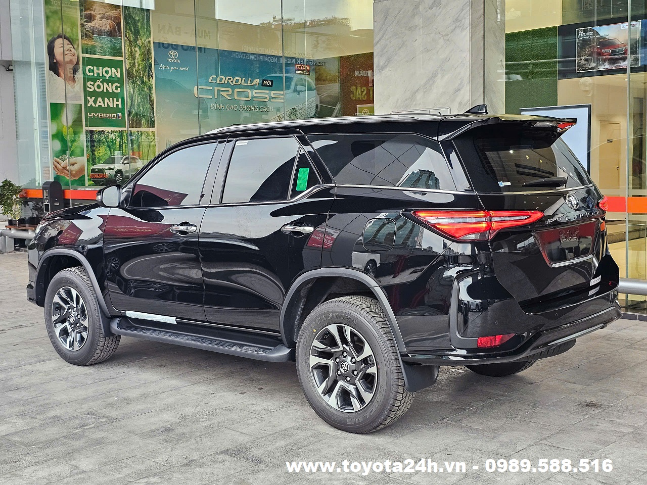toyota-fortuner-2026-mau-den-2.7AT-4x4-than-xe