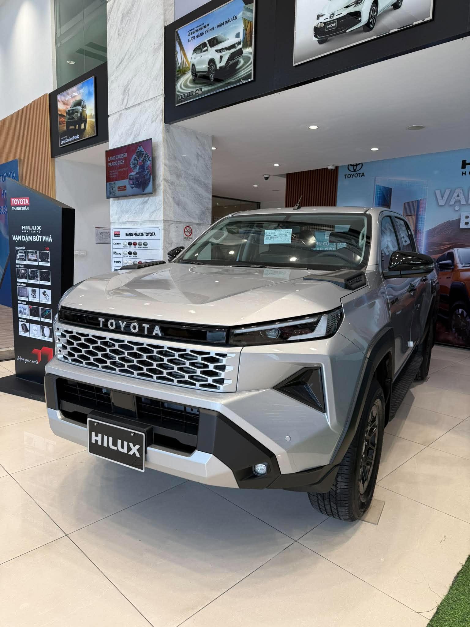 hilux-pro-2.8/toyota-hilux-2.8-pro-mau-bac-2026