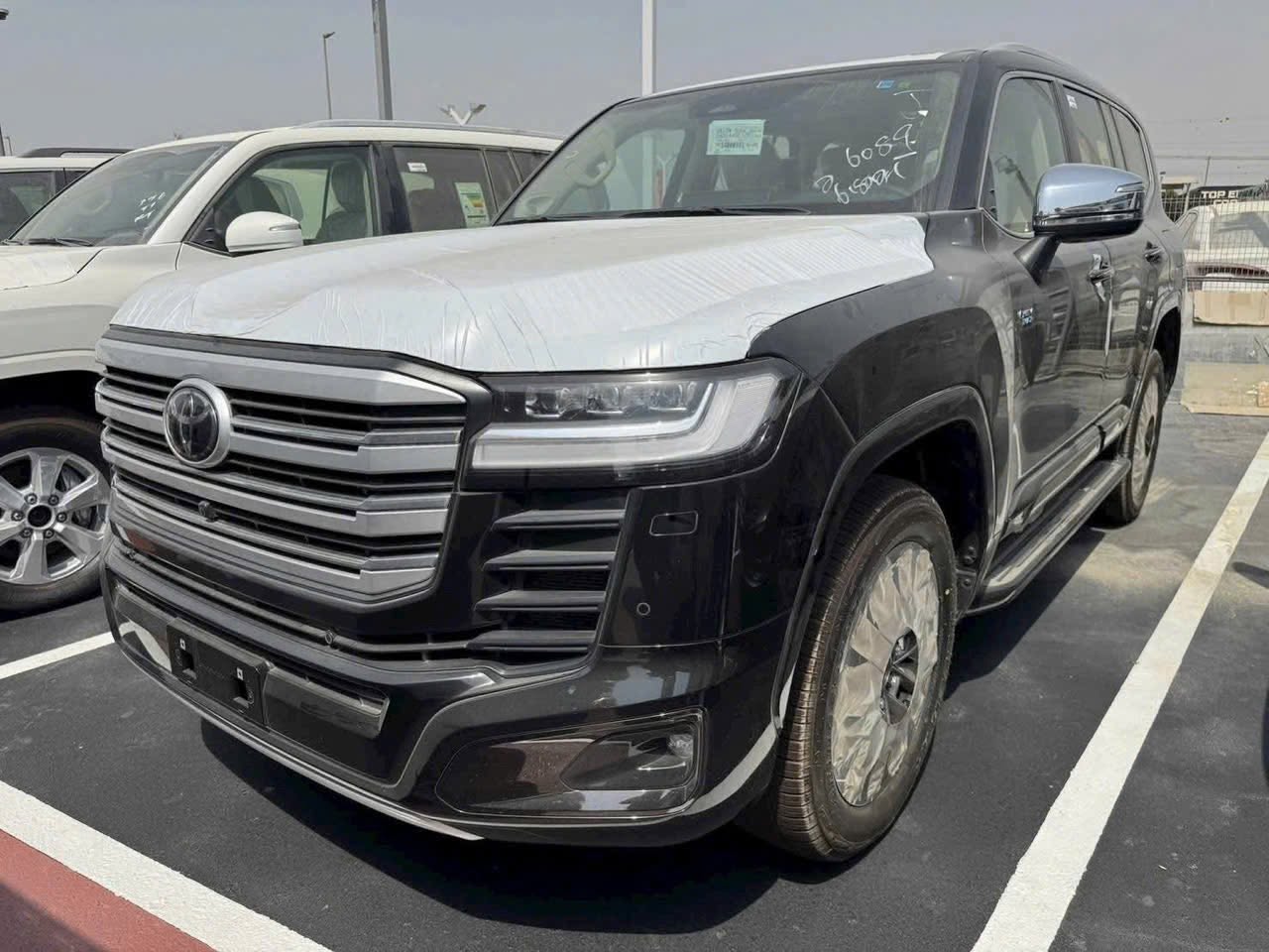 lc300-hybrid-2026-ve-viet-nam-mau-den