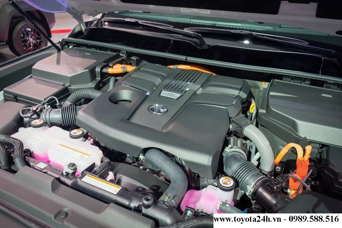 toyota-land-cruiser-LC300-2026-hybrid-ra-mat-tai-viet-nam-dong-co-HEV-457-HP