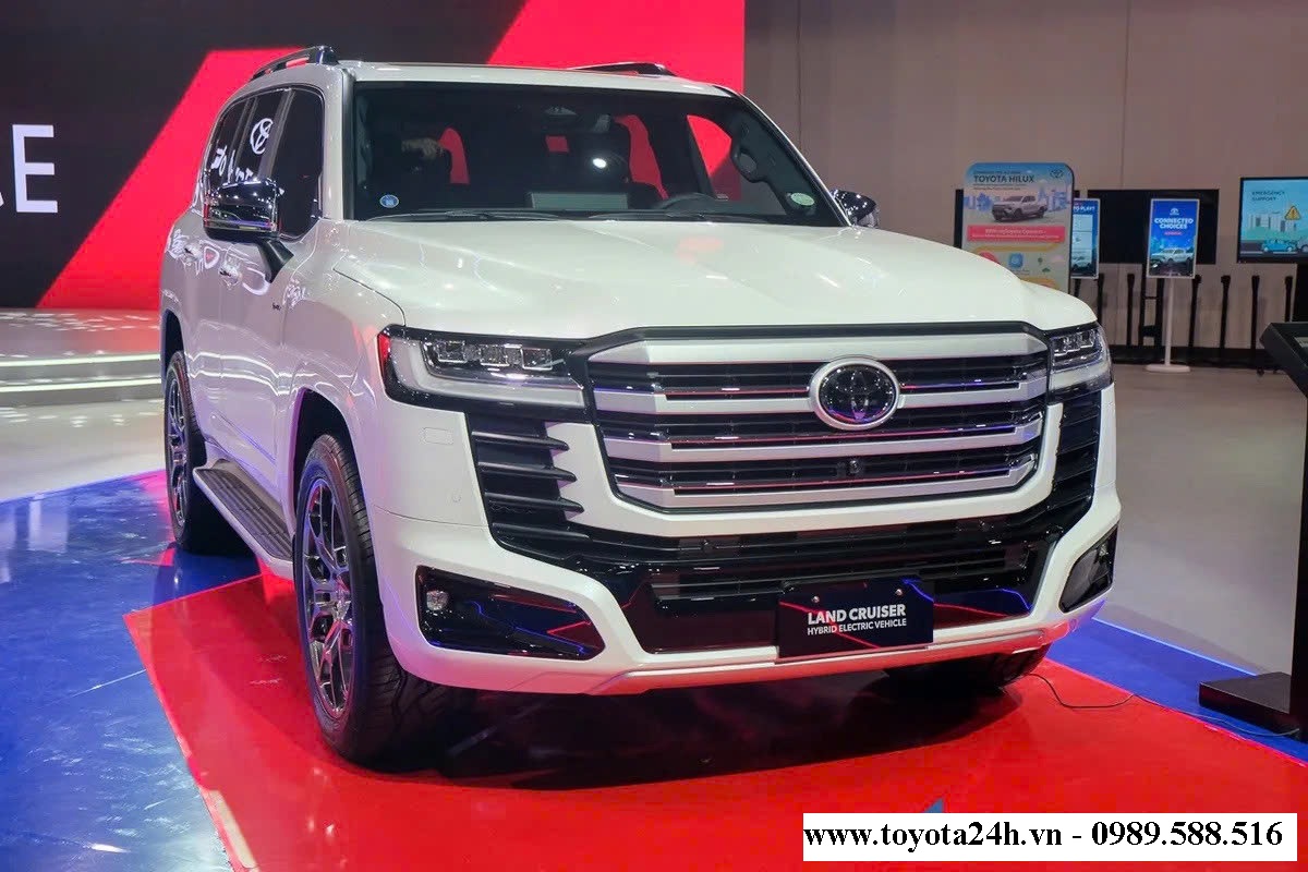 toyota-land-cruiser-LC300-2026-hybrid-ra-mat-tai-viet-nam-moi-nhat