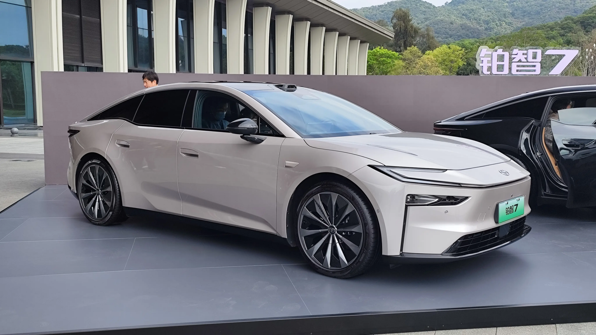 toyota-bz7-xe-thuan-dien-2026-2027-ra-mat