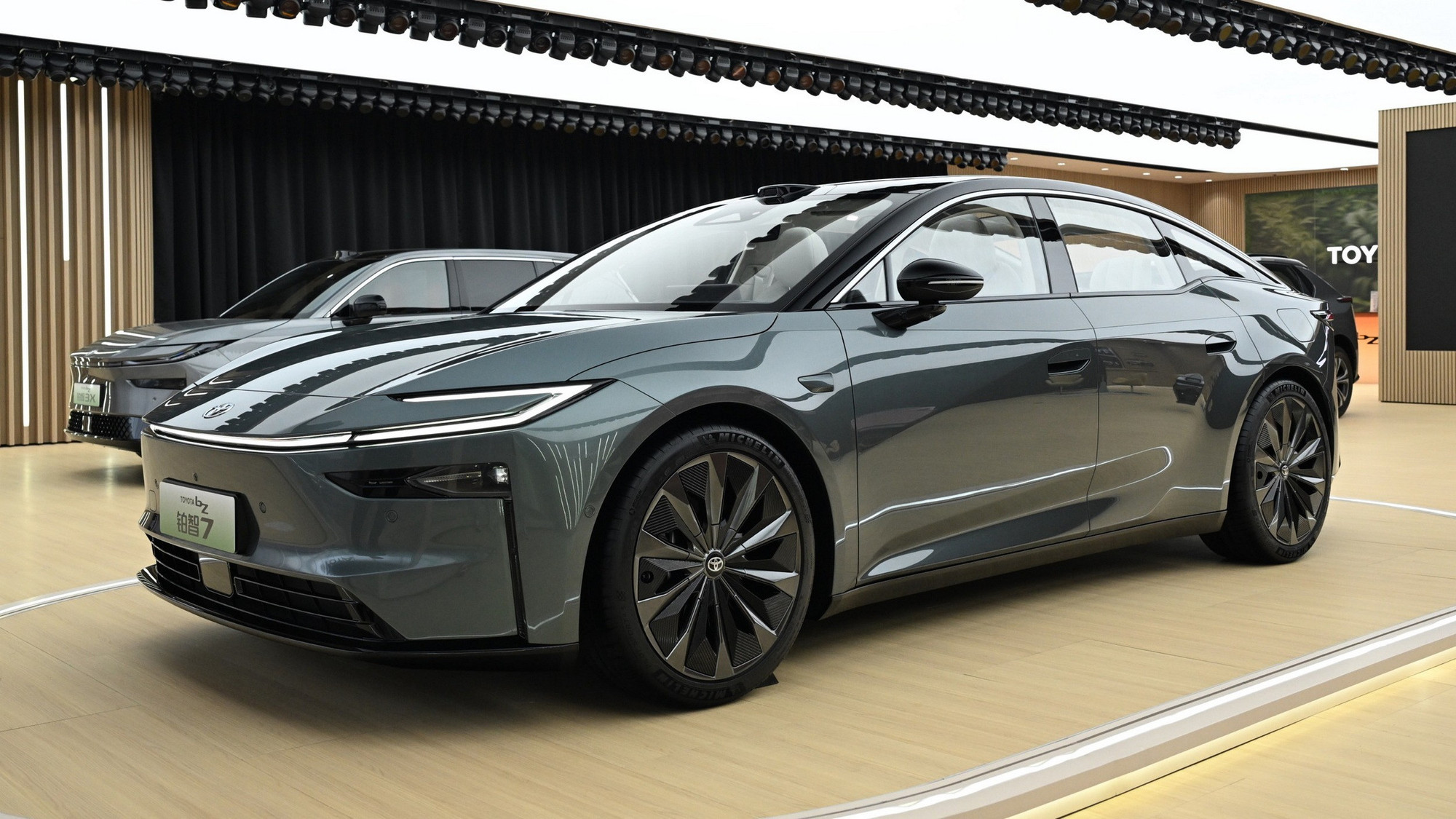 toyota-bz7-xe-thuan-dien-2027-ra-mat-Viet-nam