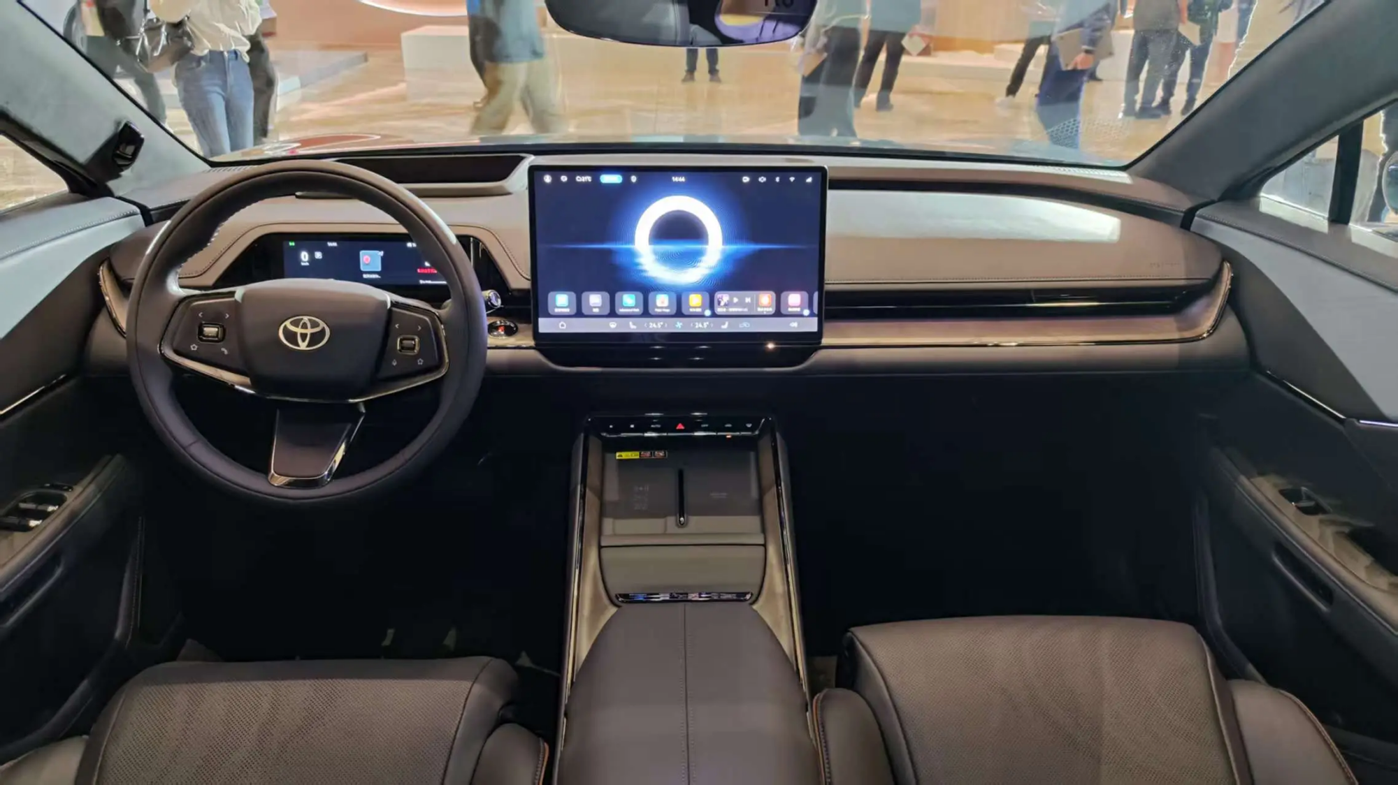 toyota-bz7-xe-thuan-dien-noi-that-moi