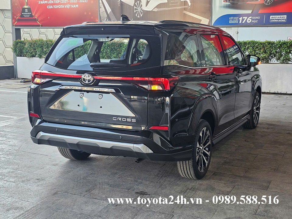 hinh-anh-toyota-veloz-cross-top-mau-den-2026