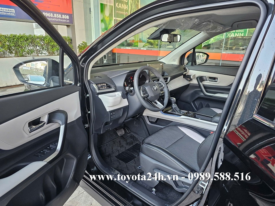 toyota-veloz-cross-top-mau-den-2026-cua-truoc-xe