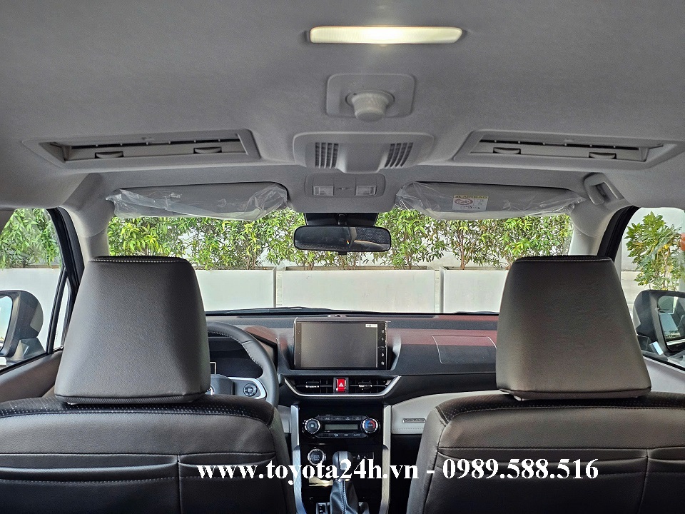 toyota-veloz-cross-top-mau-den-2026-dieu-hoa-sau-xe