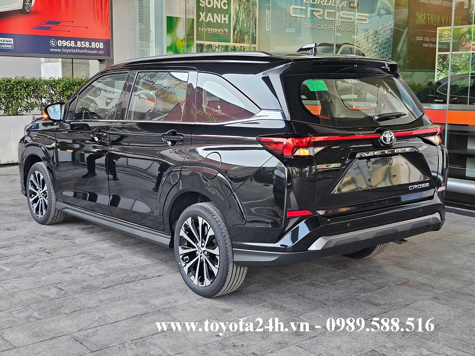 toyota-veloz-cross-top-mau-den-2026-hong-xe