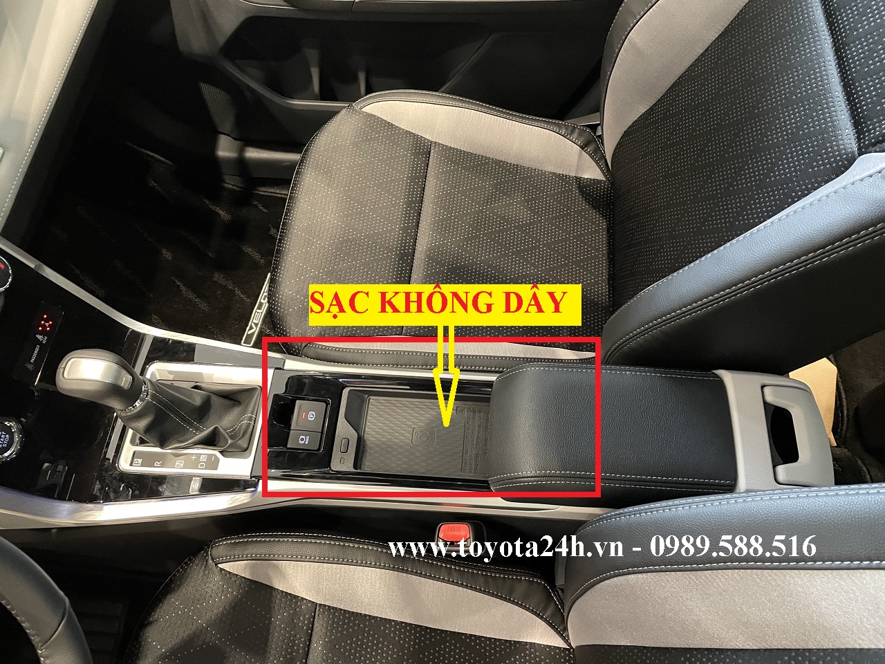 Toyota-Veloz-2022-sac-dien-thoai-khong-day