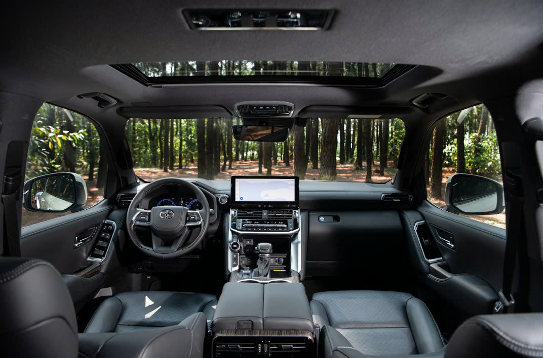 toyota-land-cruiser-LC300-HEV-hybrid-2026-bang-gia-xe-noi-that