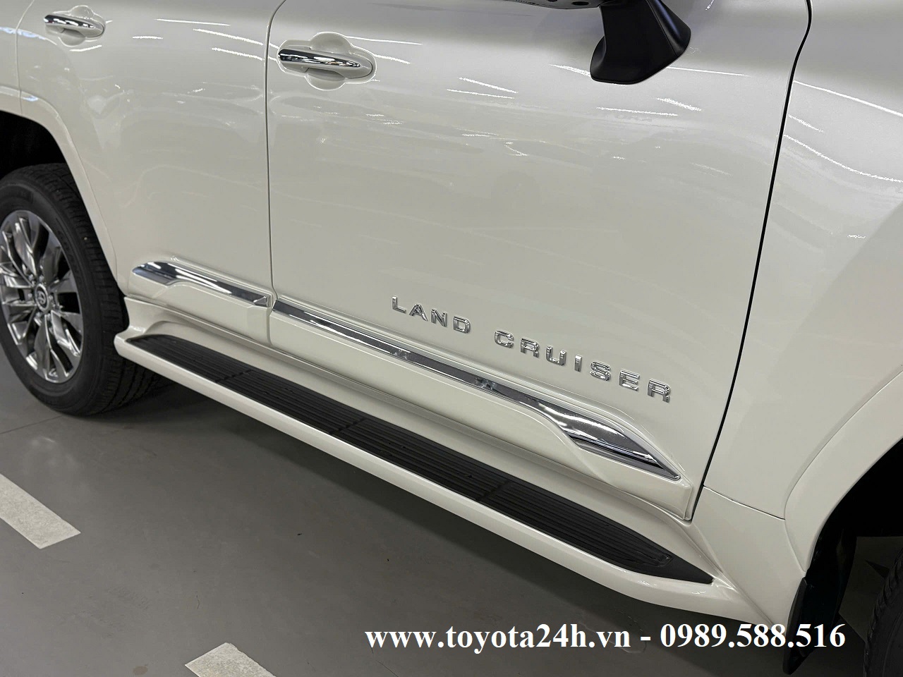 op-suon-land-cruiser-bodykit-toyota-LC300-VXR-trung-dong-2025