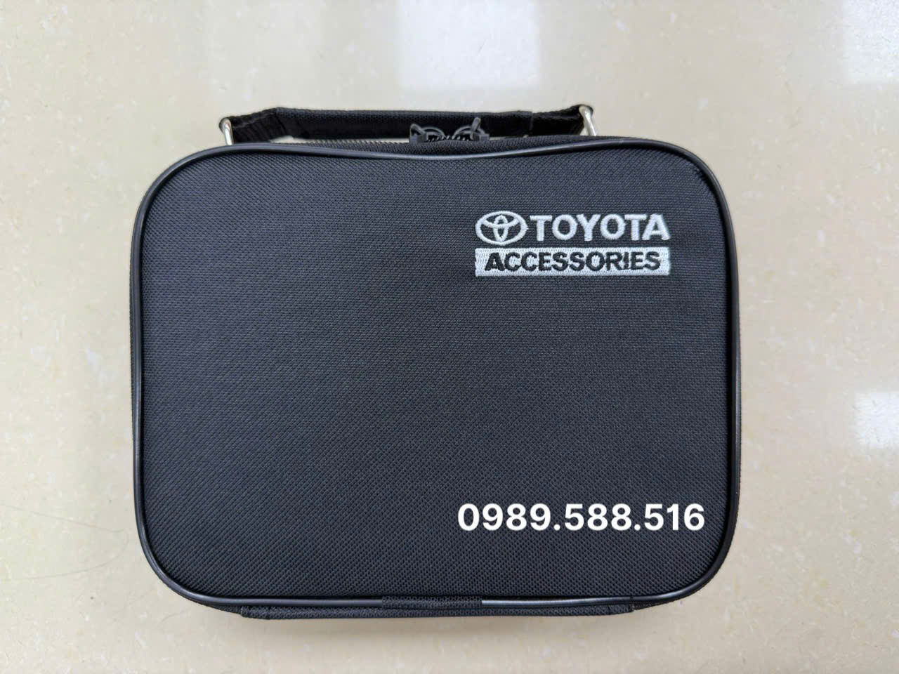 tui-sach-bom-lop-toyota