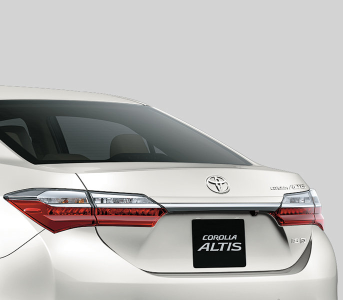 Toyota Corolla Altis 1.8E CVT 2021 đuôi xe