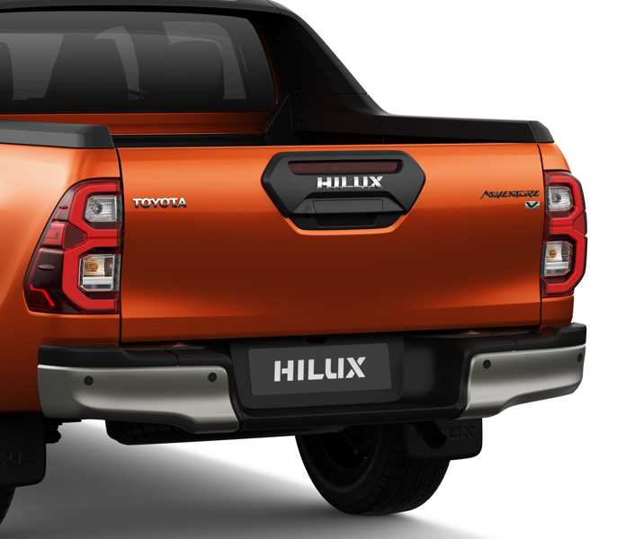 toyota-hilux-2.8AT-4x4-hinh-anh-den-hau